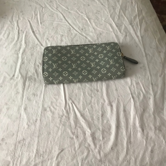 Louis Vuitton handbag and wallet. - Picture 2 of 14